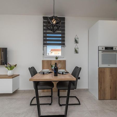 נובליה Apartments Yellow מראה חיצוני תמונה
