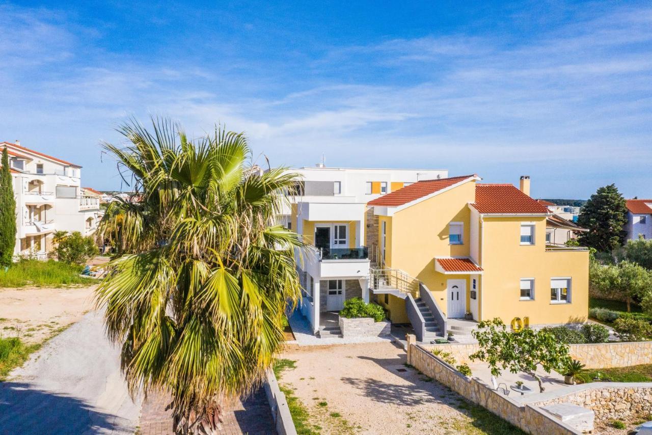 נובליה Apartments Yellow מראה חיצוני תמונה