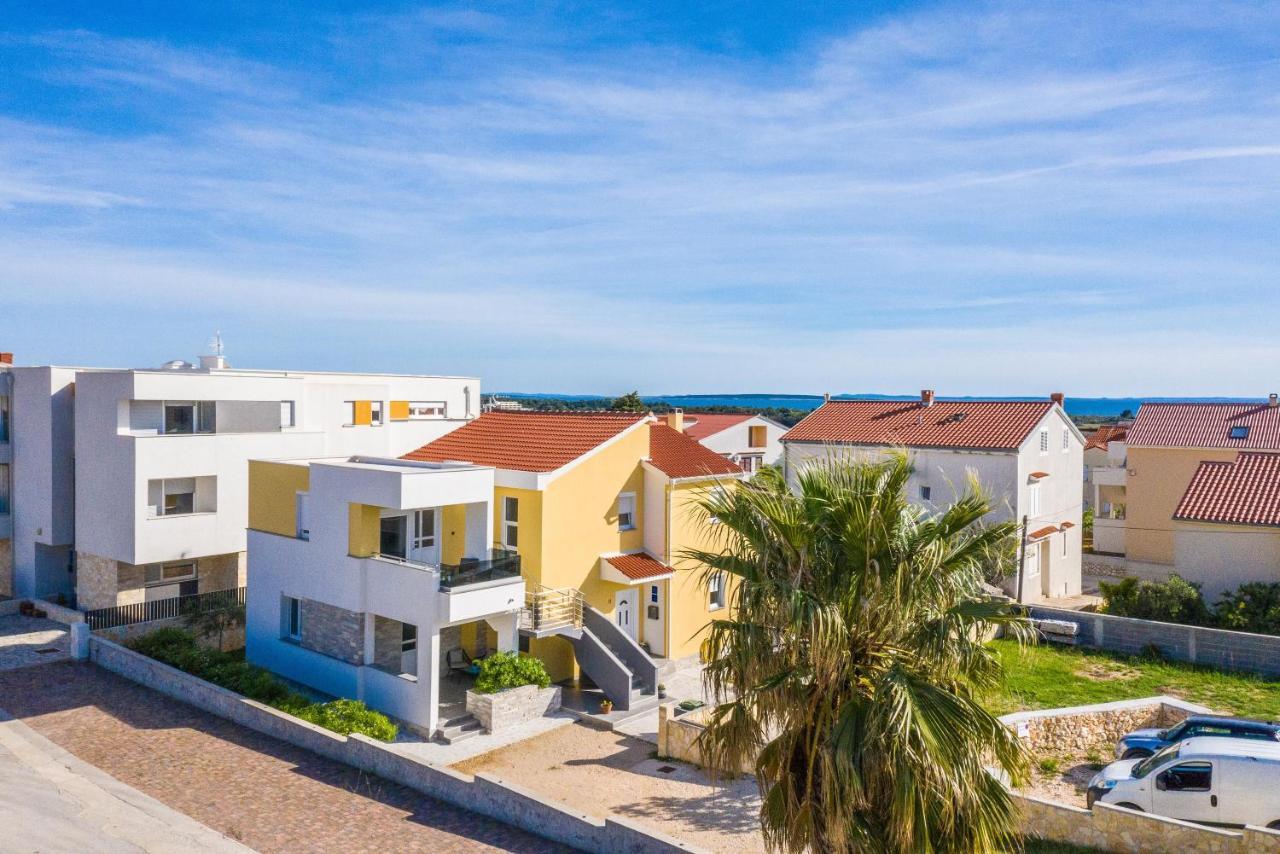 נובליה Apartments Yellow מראה חיצוני תמונה