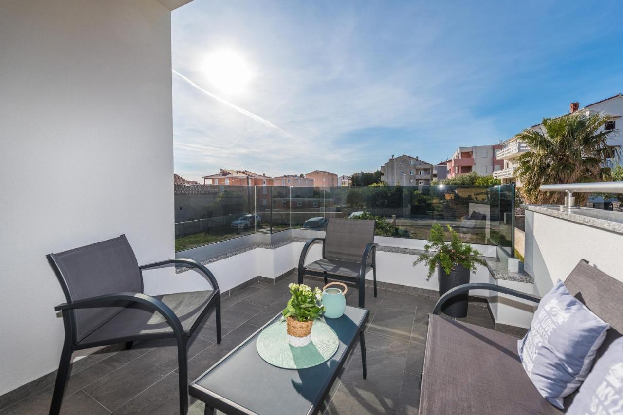 נובליה Apartments Yellow מראה חיצוני תמונה