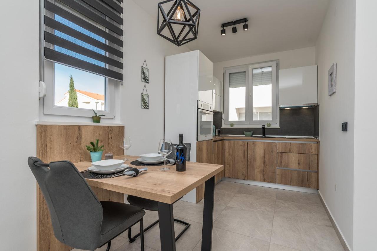 נובליה Apartments Yellow מראה חיצוני תמונה