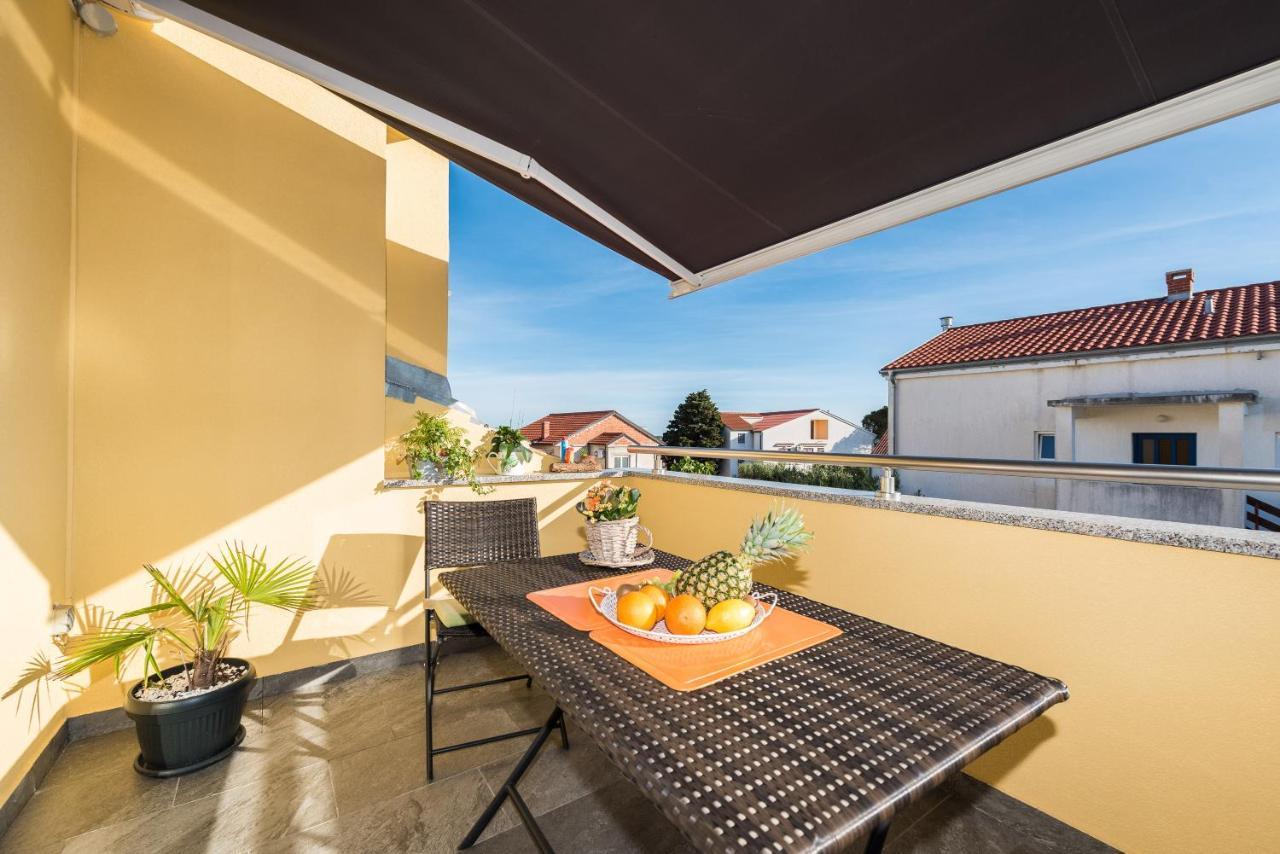 נובליה Apartments Yellow מראה חיצוני תמונה