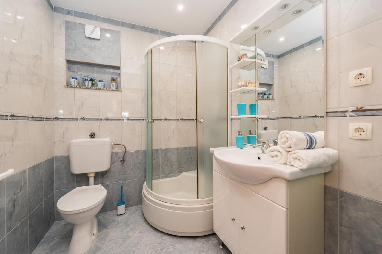נובליה Apartments Yellow מראה חיצוני תמונה