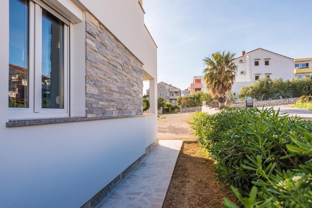 נובליה Apartments Yellow מראה חיצוני תמונה