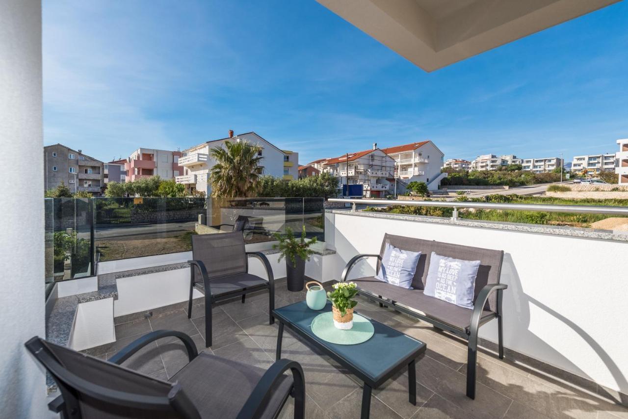 נובליה Apartments Yellow מראה חיצוני תמונה