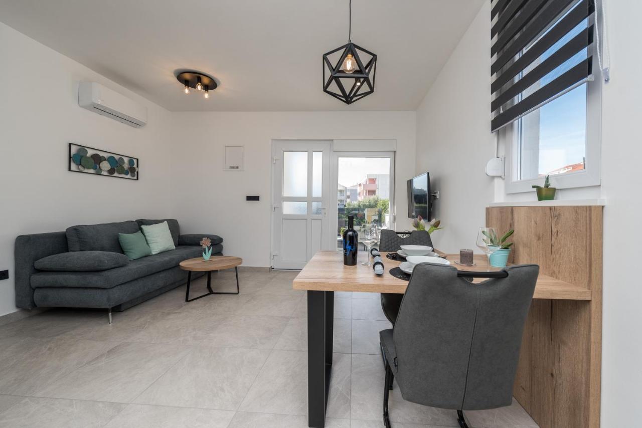 נובליה Apartments Yellow מראה חיצוני תמונה