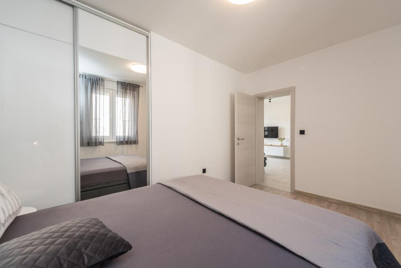 נובליה Apartments Yellow מראה חיצוני תמונה