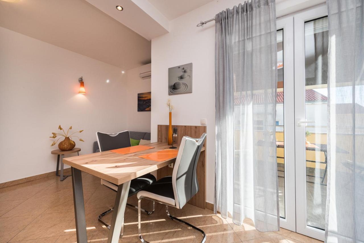 נובליה Apartments Yellow מראה חיצוני תמונה