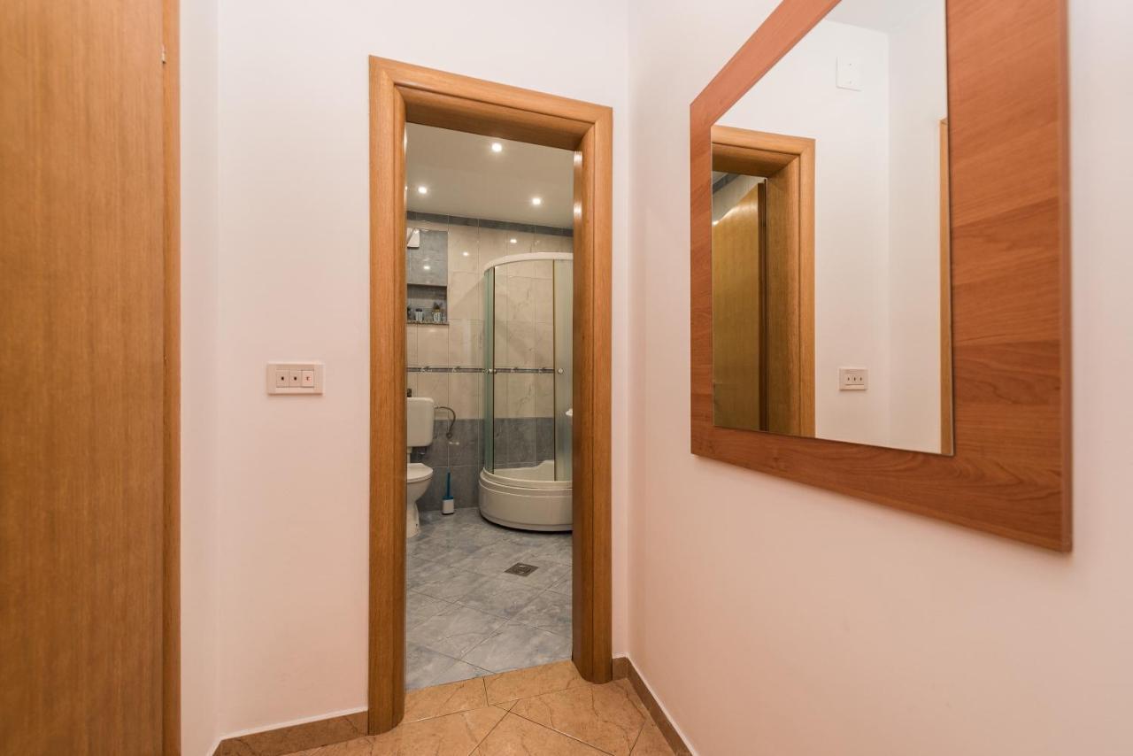 נובליה Apartments Yellow מראה חיצוני תמונה