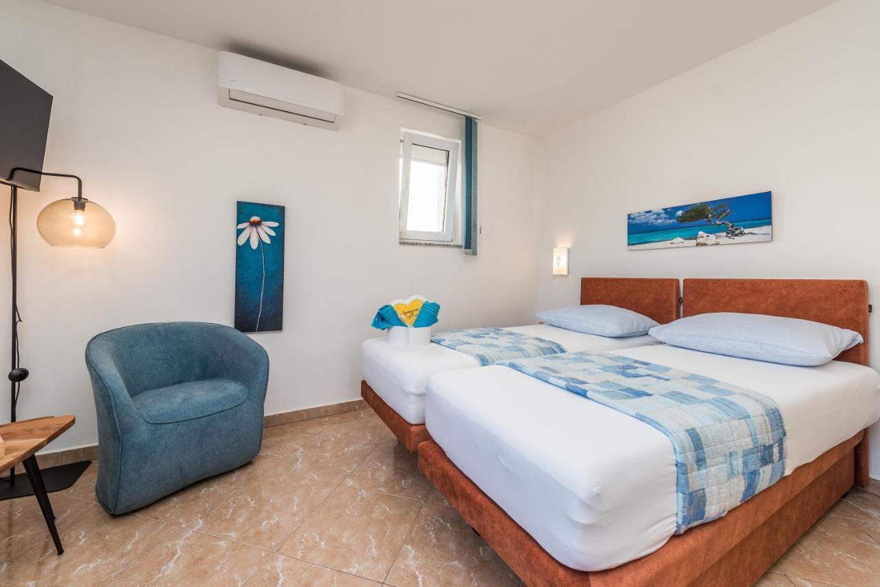 נובליה Apartments Yellow מראה חיצוני תמונה