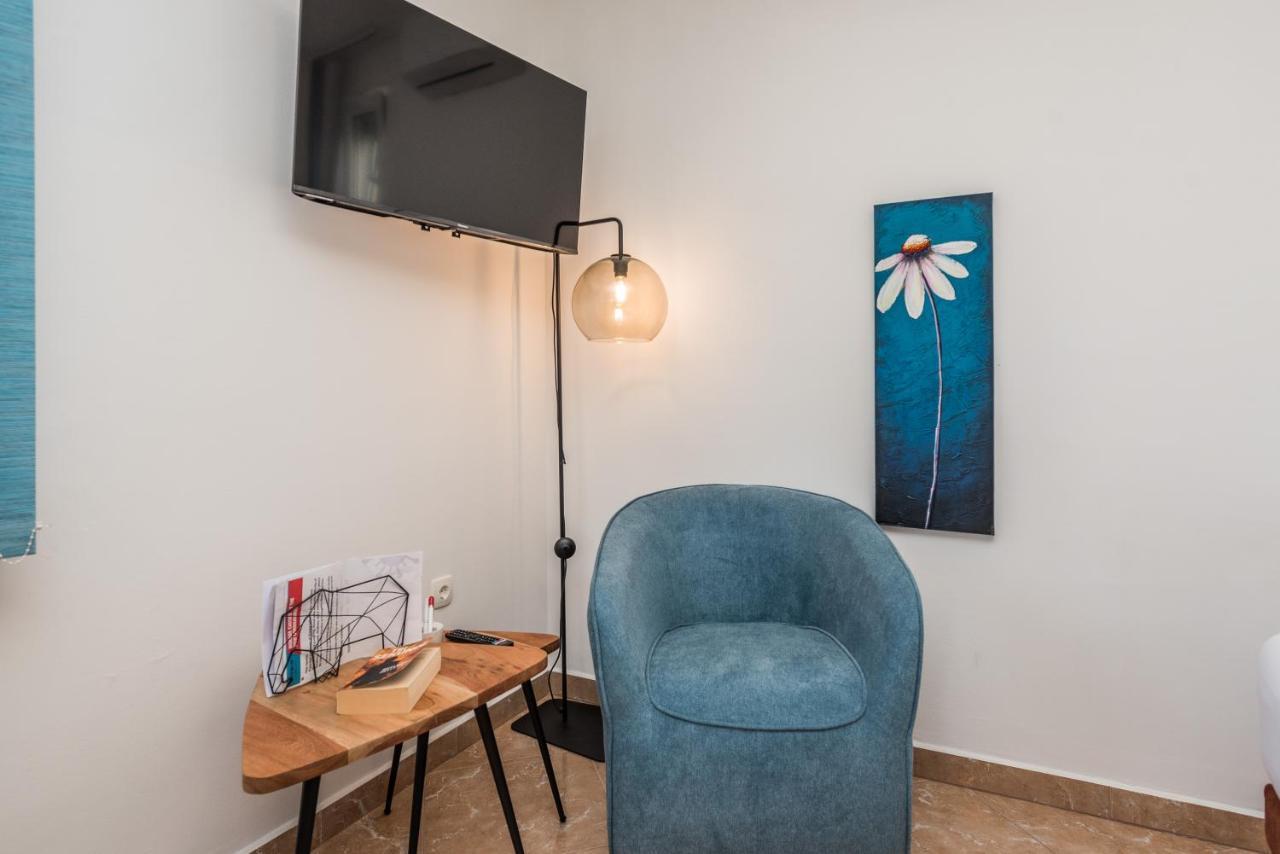 נובליה Apartments Yellow מראה חיצוני תמונה