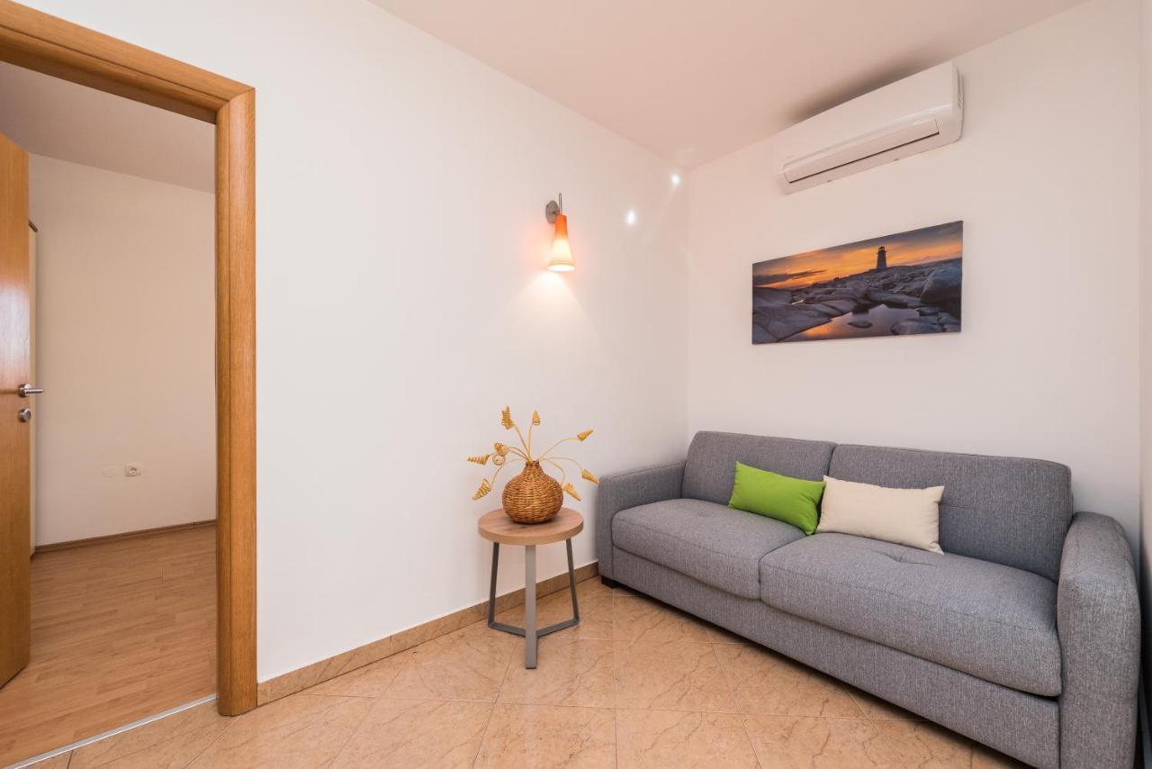 נובליה Apartments Yellow מראה חיצוני תמונה