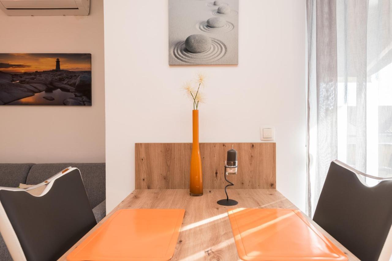 נובליה Apartments Yellow מראה חיצוני תמונה