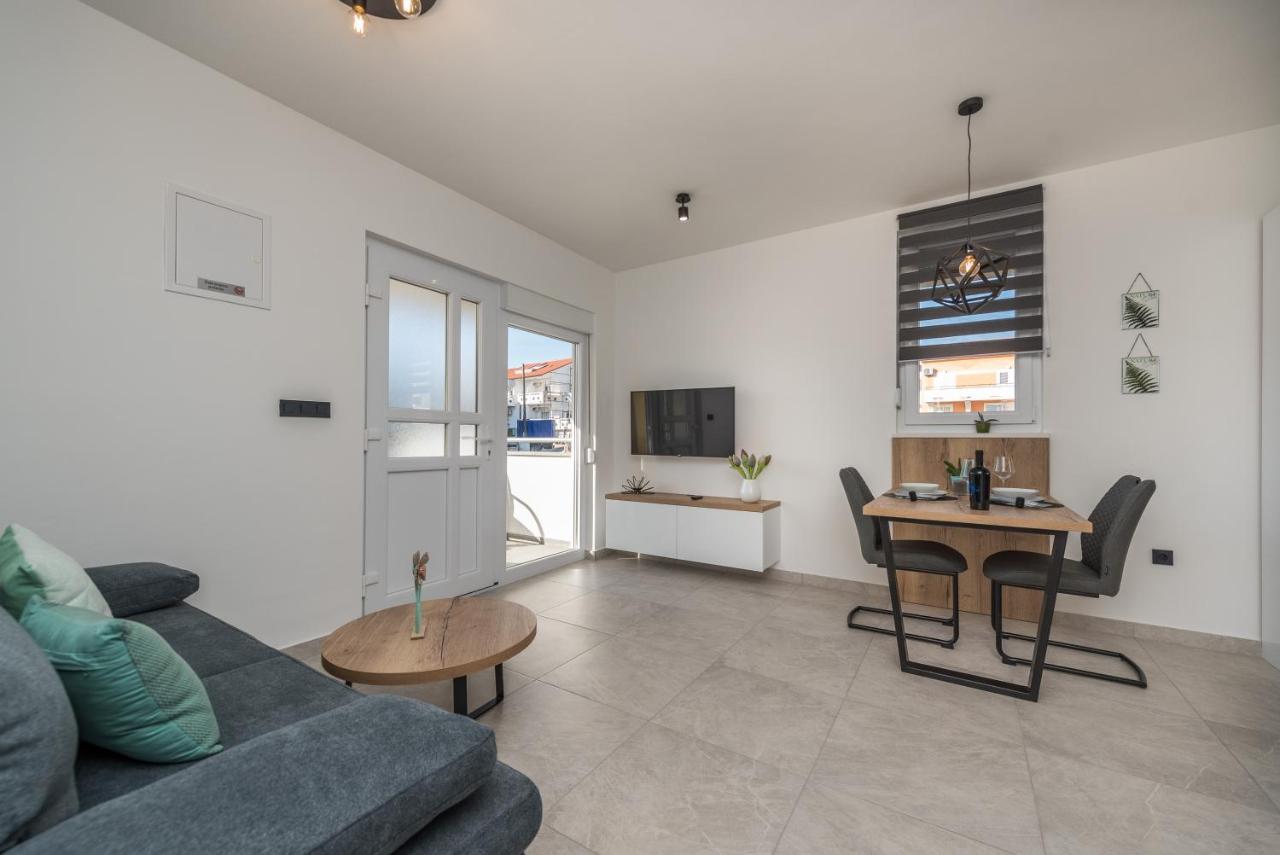 נובליה Apartments Yellow מראה חיצוני תמונה