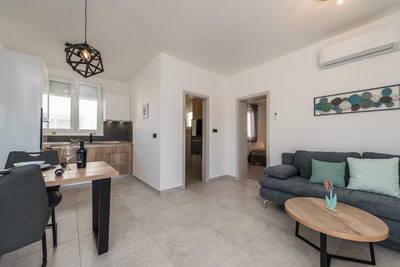נובליה Apartments Yellow מראה חיצוני תמונה