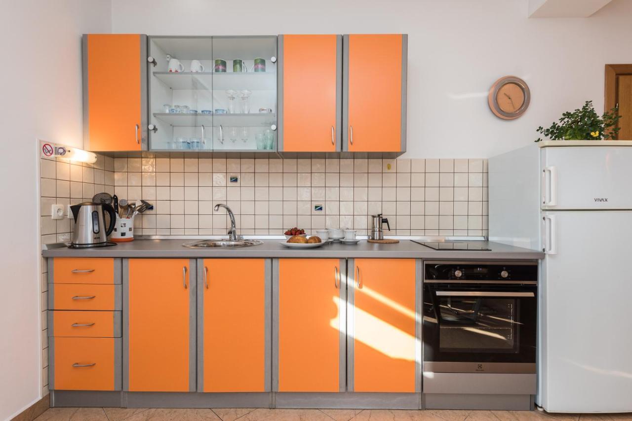 נובליה Apartments Yellow מראה חיצוני תמונה
