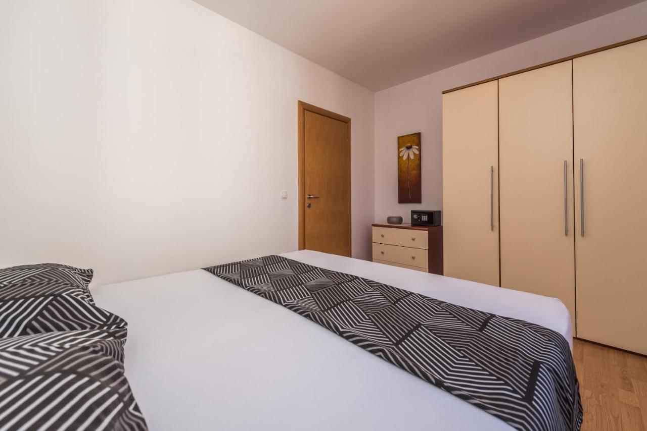 נובליה Apartments Yellow מראה חיצוני תמונה