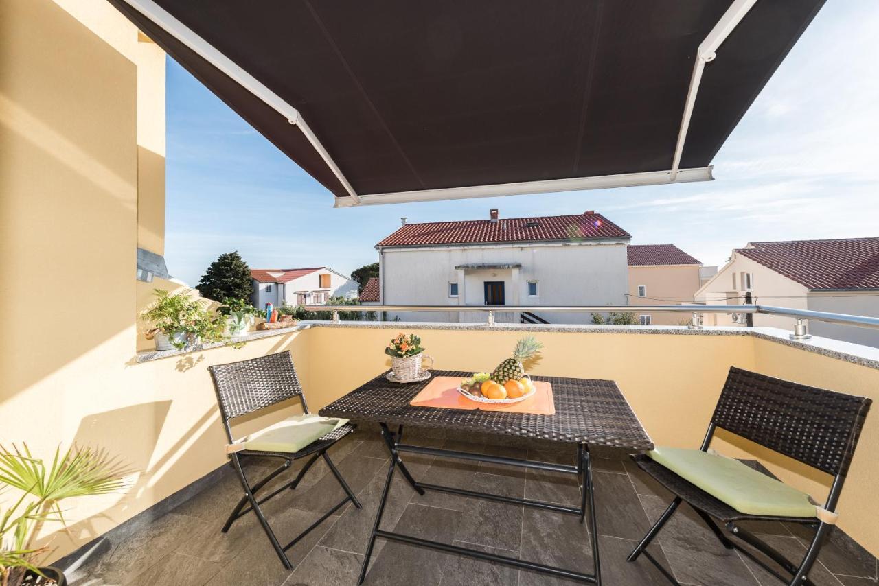 נובליה Apartments Yellow מראה חיצוני תמונה