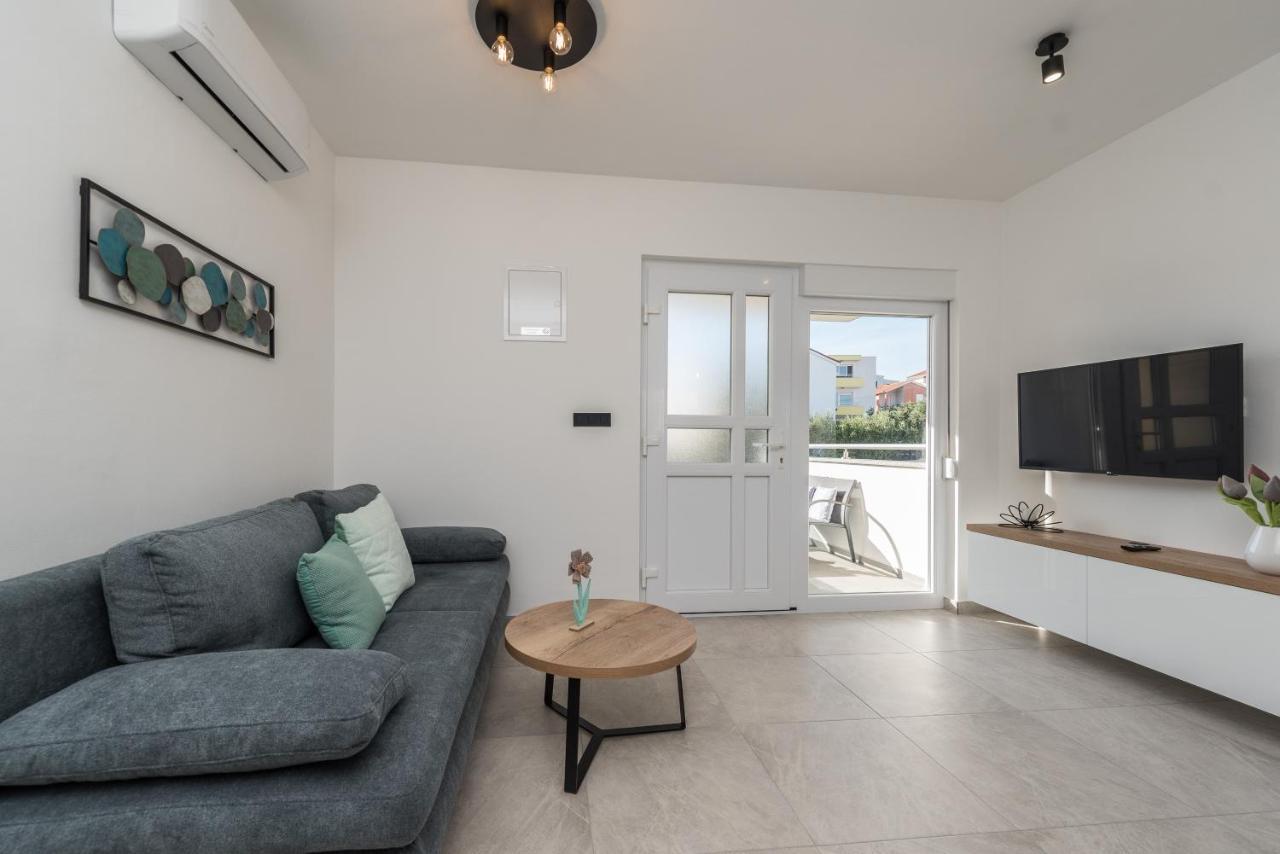 נובליה Apartments Yellow מראה חיצוני תמונה