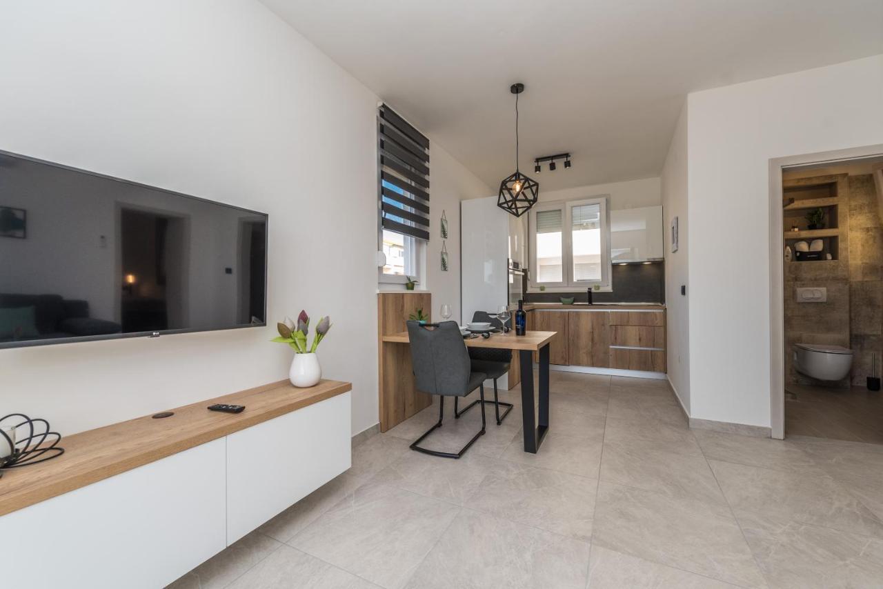 נובליה Apartments Yellow מראה חיצוני תמונה
