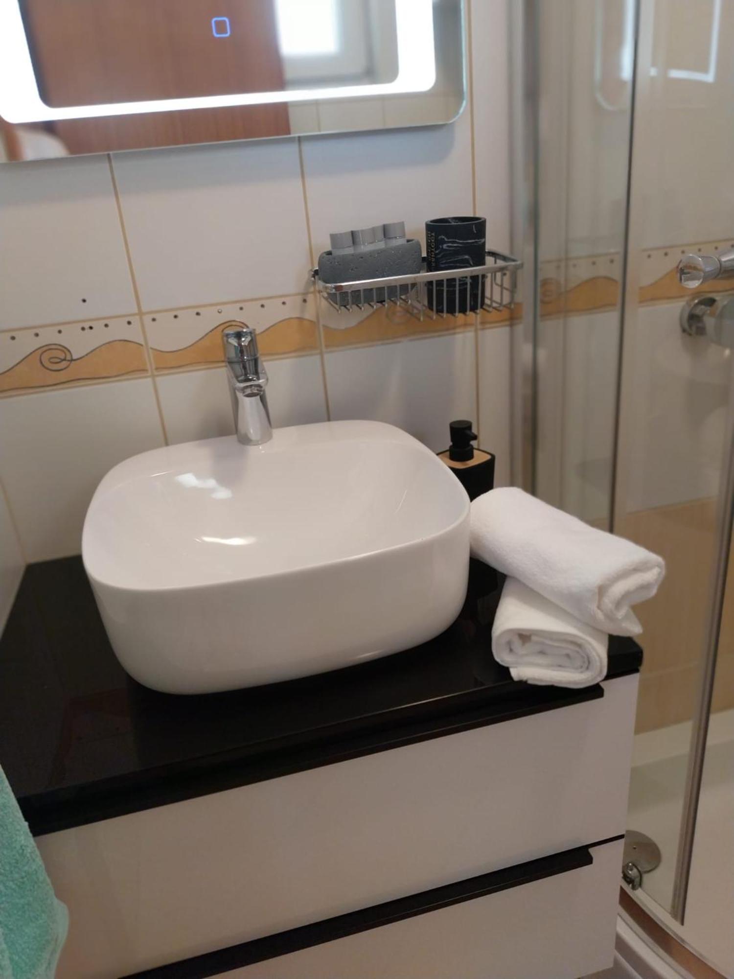 נובליה Apartments Yellow מראה חיצוני תמונה